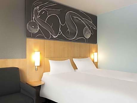 Room with two separate beds