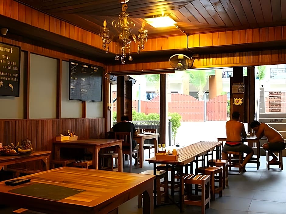 The Noi Guesthouse and Restaurant