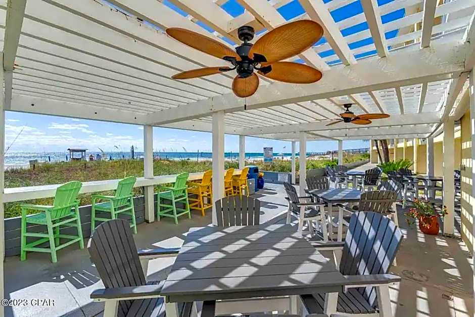 Sandy Bottoms Beachfront Studio On The Sand