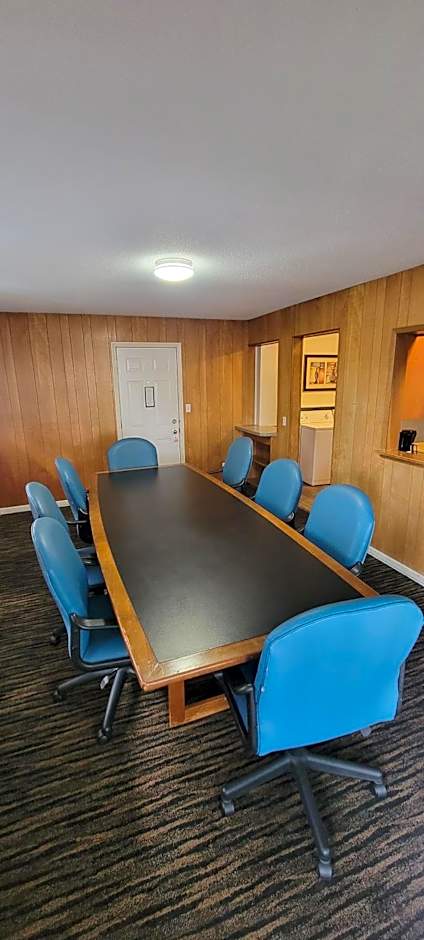 Recreation Inn and Suites Kelowna