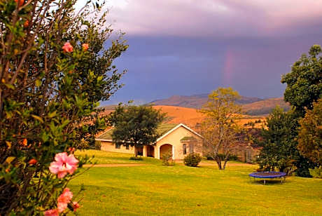 Thaba Tsweni Lodge & Safaris