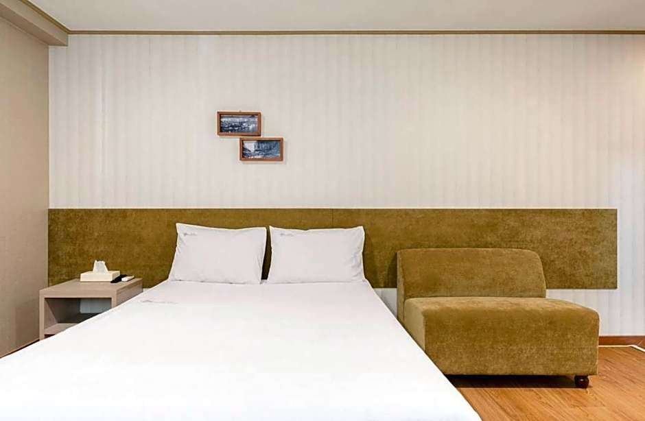Pine Hill Hotel