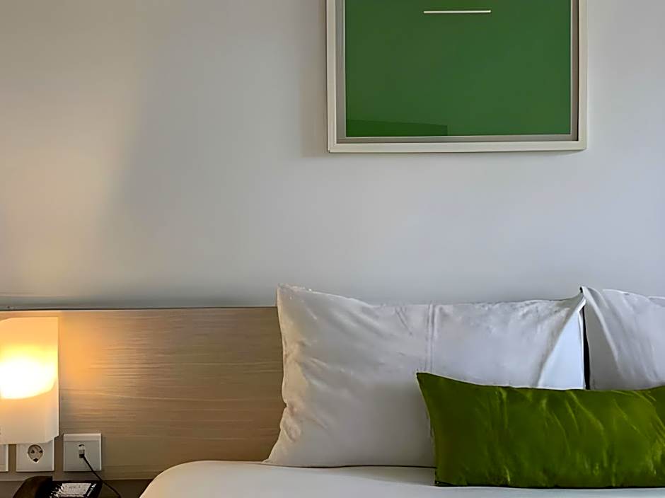 Zuri Express Mangga Dua