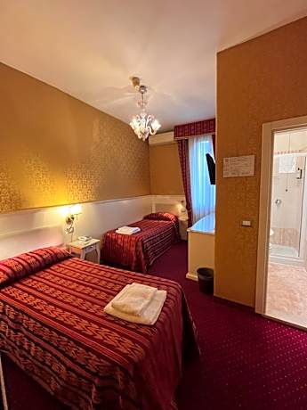 Twin Room with Shower