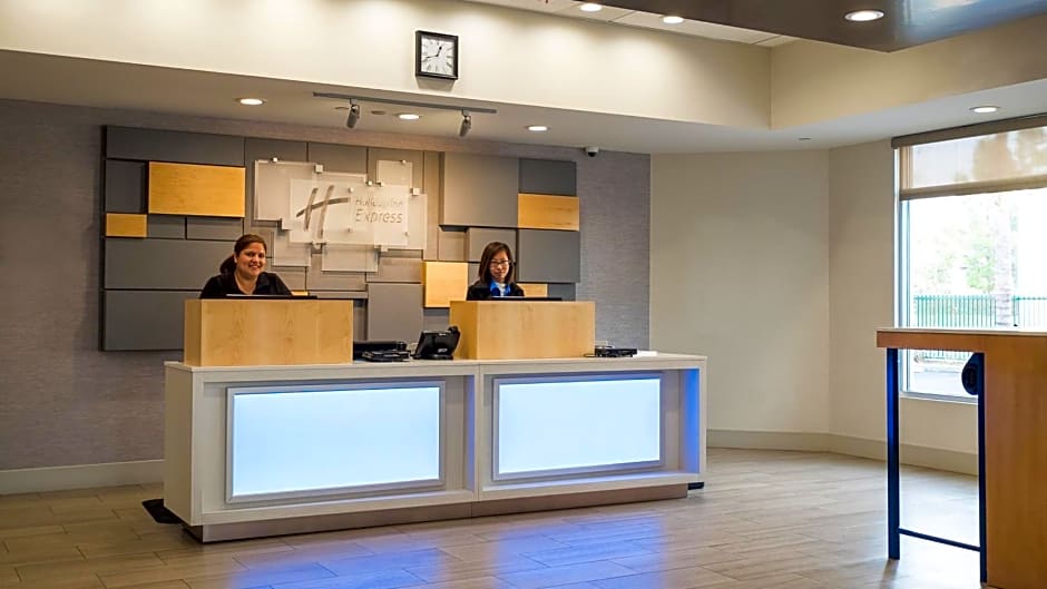 Holiday Inn Express Fullerton By IHG
