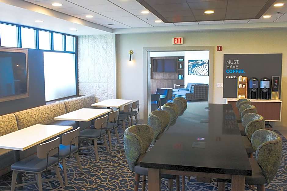 Holiday Inn Express Hotel & Suites Boston-Cambridge By IHG