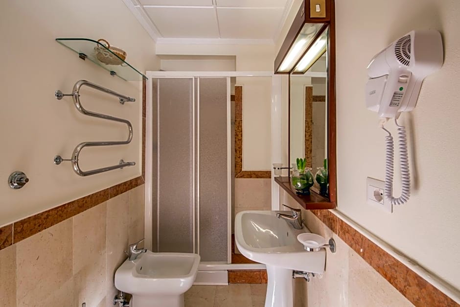 Photo 1 of 1 of Single Room
