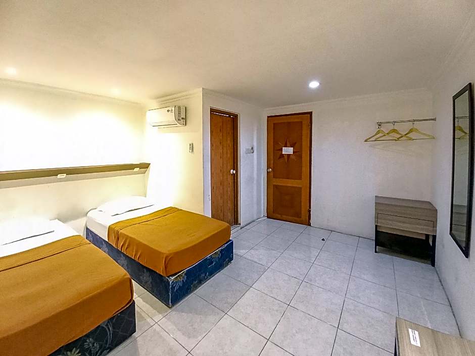 D Hans Hotel Syariah RedPartner near Wisata Religi Sunan Ampel Surabaya