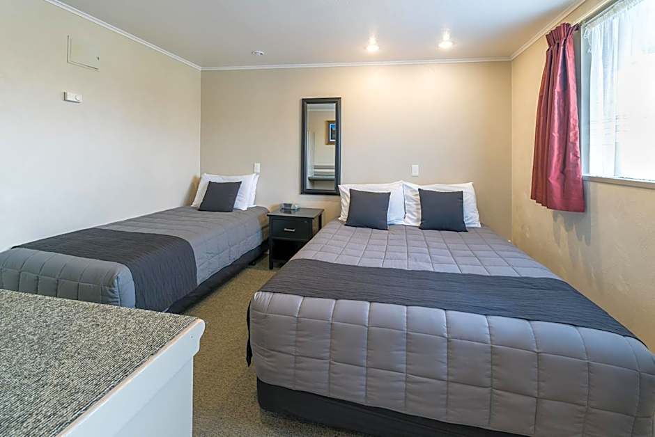 Lakeside Motel & Apartments