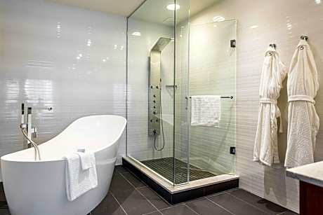 Presidential Suite, 1 King, High floor