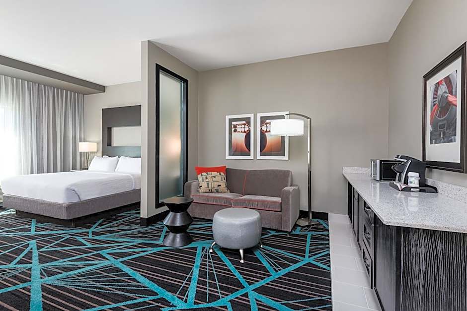 Holiday Inn Express & Suites Charlotte Airport By IHG