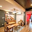Lynlan Hostel & Cafe