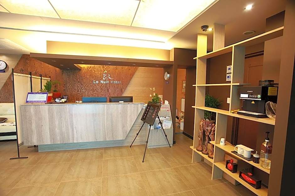 Goodstay Lanuit Hotel