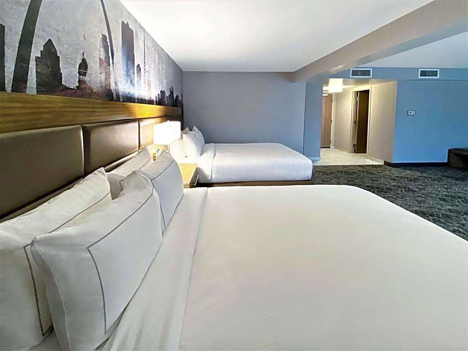DoubleTree by Hilton St. Louis-Airport