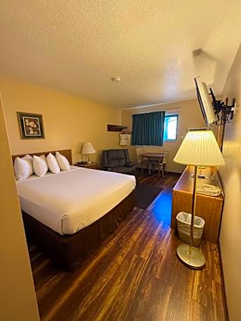 1 Queen Bed