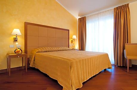 Triple Room with Terrace and Sea View