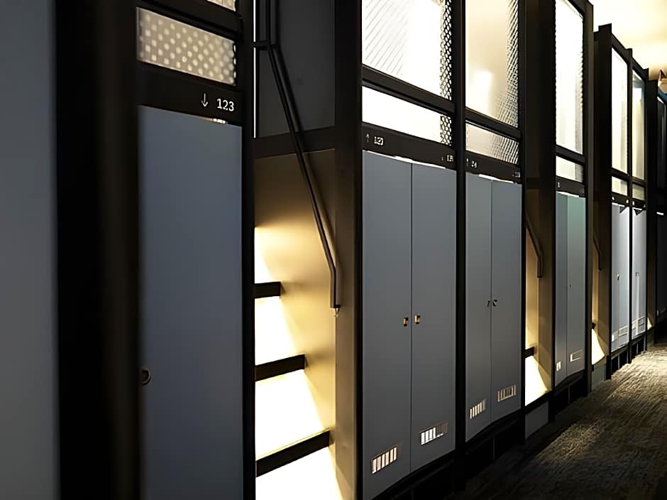 CapsuleTransit Airside KLIA T2 Airport Hotel - International Departure / Transit Hall, Gate Q