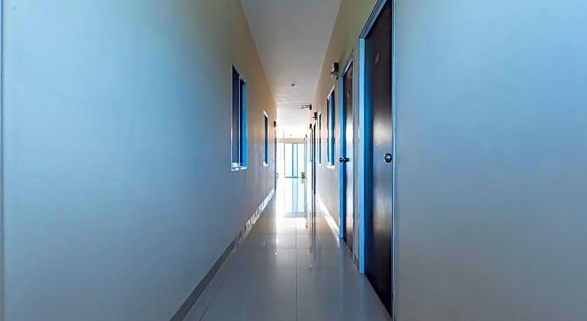 RedDoorz Plus near Kepri Mall