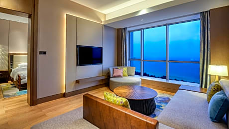 1 Bedroom Suite Ocean View Lounge Access