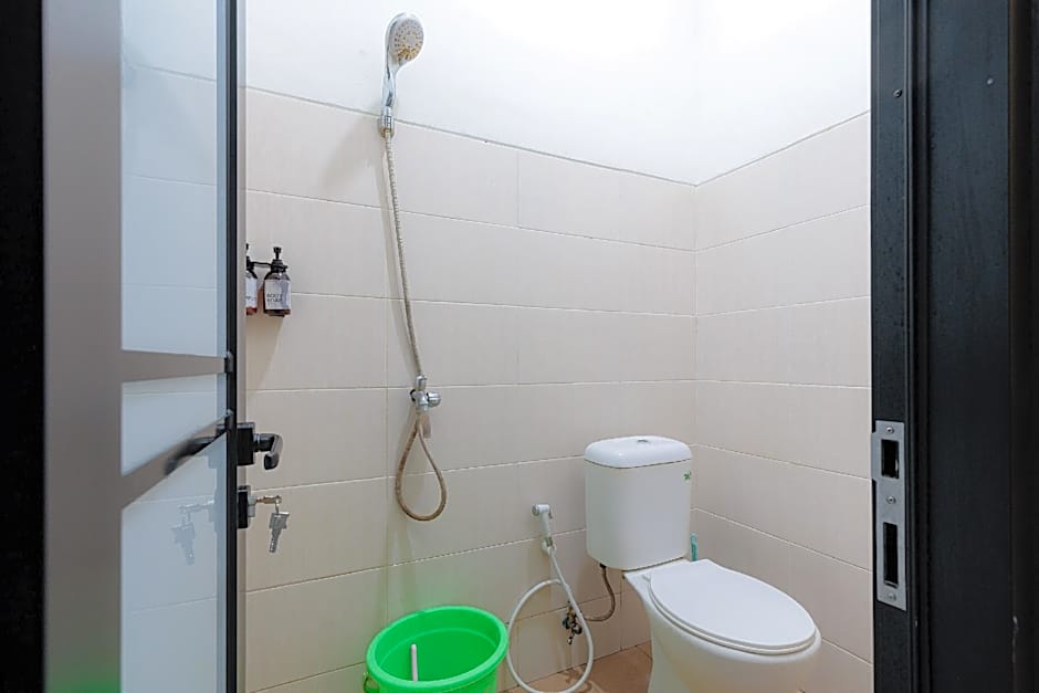 Urbanview Syariah Hotel Tiga ER near Karawang Central Plaza