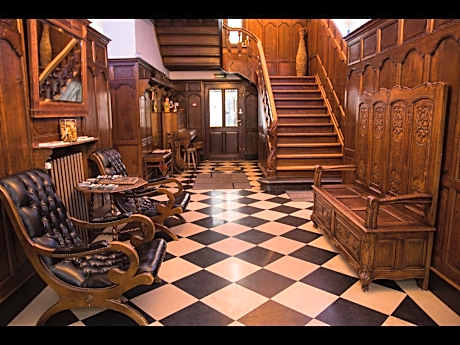 Au Manoir Des Vallees