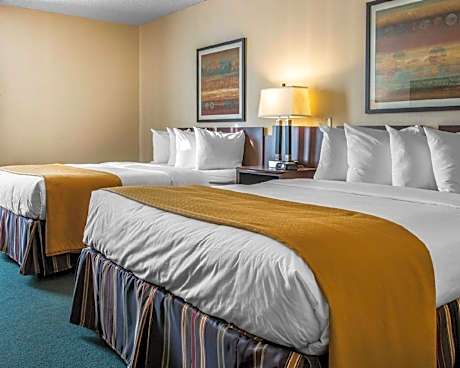 2 Queen Beds, Nonsmoking, Upgrade