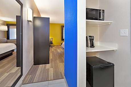 Standard King Room with Mobility Accessible Tub