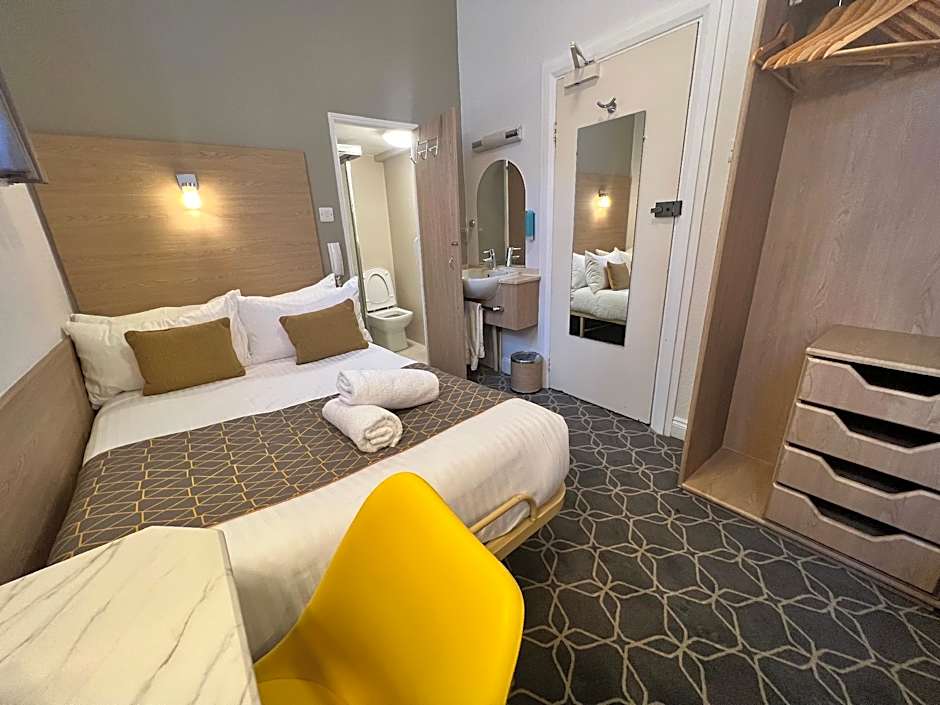 Photo 1 of 6 of Triple Room
