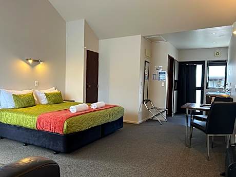 Studio with Spa Bath