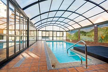 Studio (2 Adults) with access to swimming pool