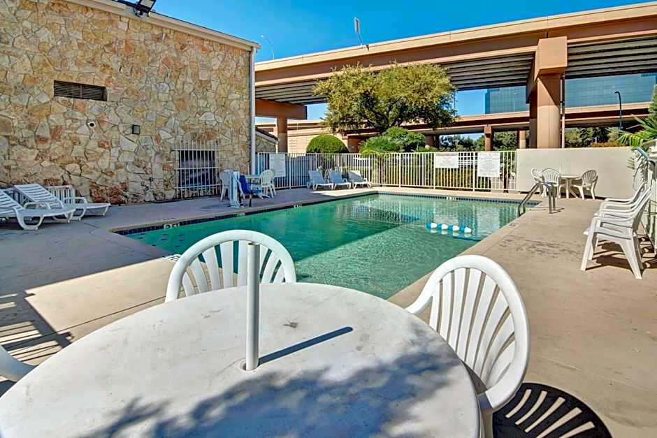 Motel 6-Dallas, TX - Forest Lane