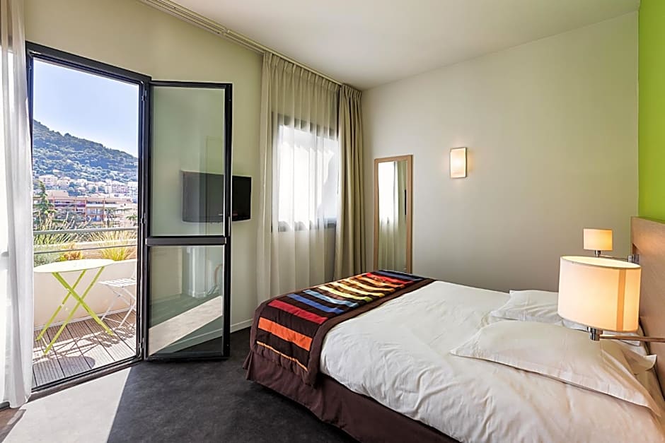 Esatitude Hotel