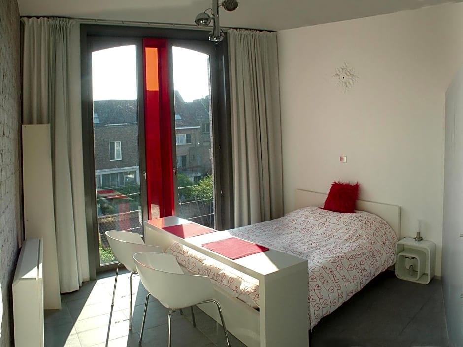 PLANT BASED b&b central Bruges