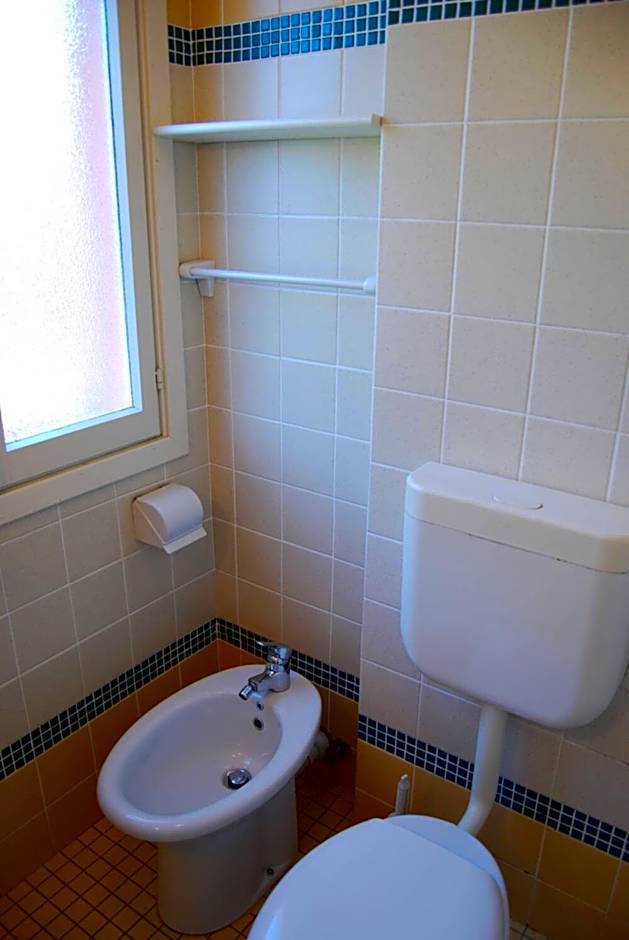One-bedroom flat with balcony and AC