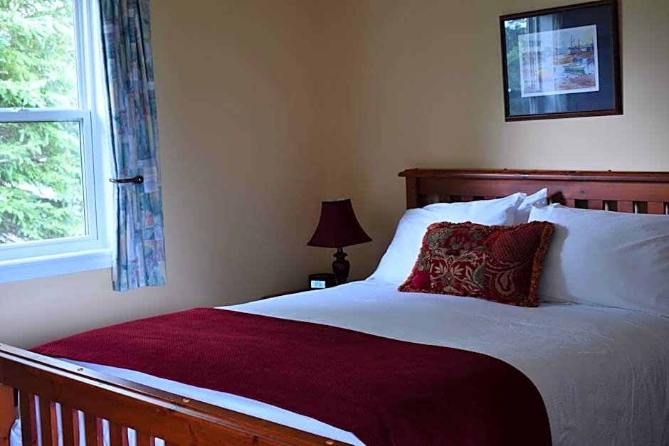 Seascape Coastal Retreat - 2 ADULTS ONLY - HOT TUB AND WITHOUT HOT TUB OCEANFRONT PROPERTY