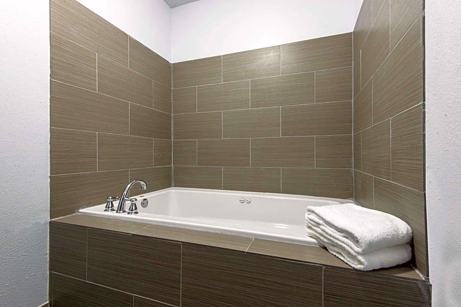 La Quinta Inn & Suites by Wyndham Guthrie