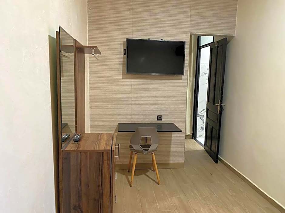 Hôtel Meuble Parisien