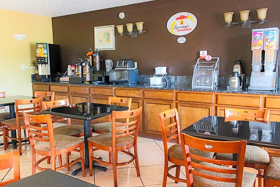 Super 8 By Wyndham Atlanta/Hartsfield Jackson Airport