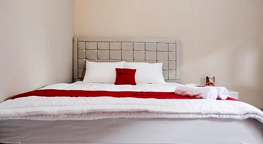 RedDoorz Syariah near Hajimena Lampung