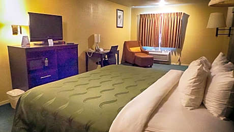 King Room - Accessible/Non-Smoking