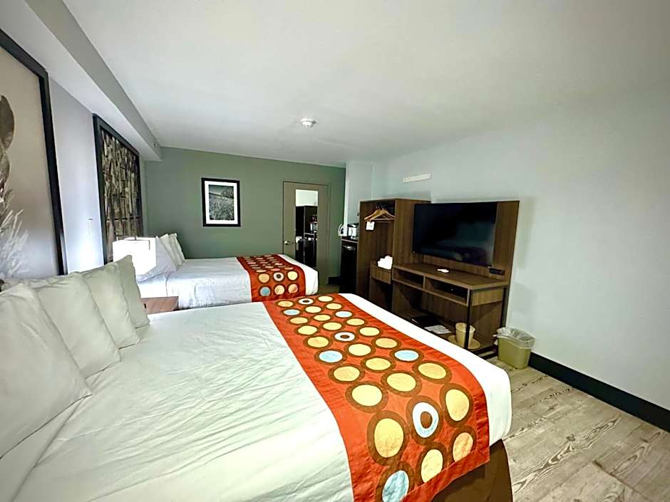 Photo 1 of 7 of 2 Queen Beds, Mobility Accessible, Bathtub