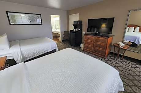 2 Double Beds Mobility Accessible Room Roll-In Shower Non-Smoking