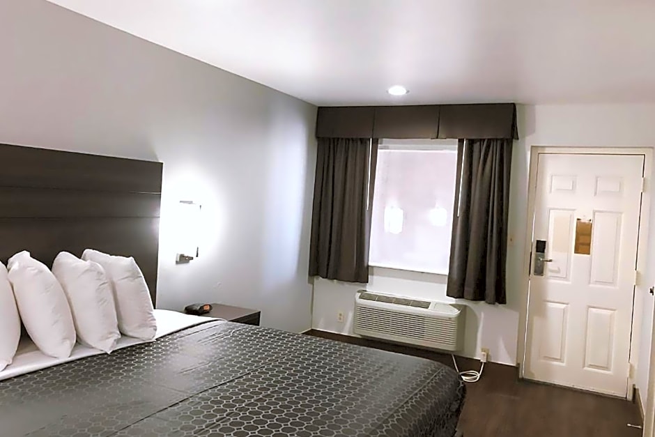 Sky Palace Inn By Jasper Near AT & T Center