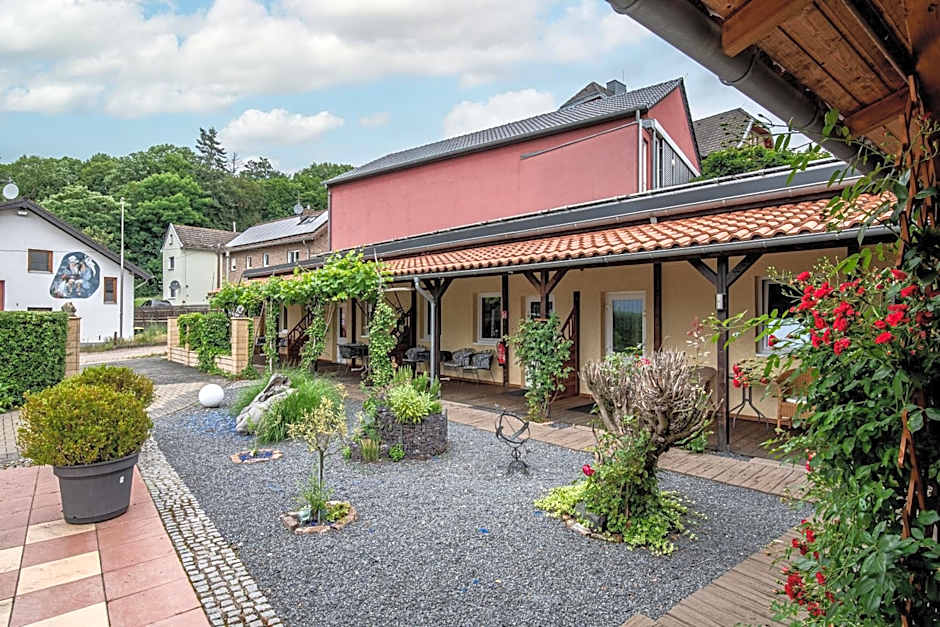 AKZENT Land-Hotel Zum Schwan, Garni WEILERSWIST-METTERNICH, 3 E-LADESTATIONEN, Nähe PHANTASIALAND, PALMENPARADIES Euskirchen