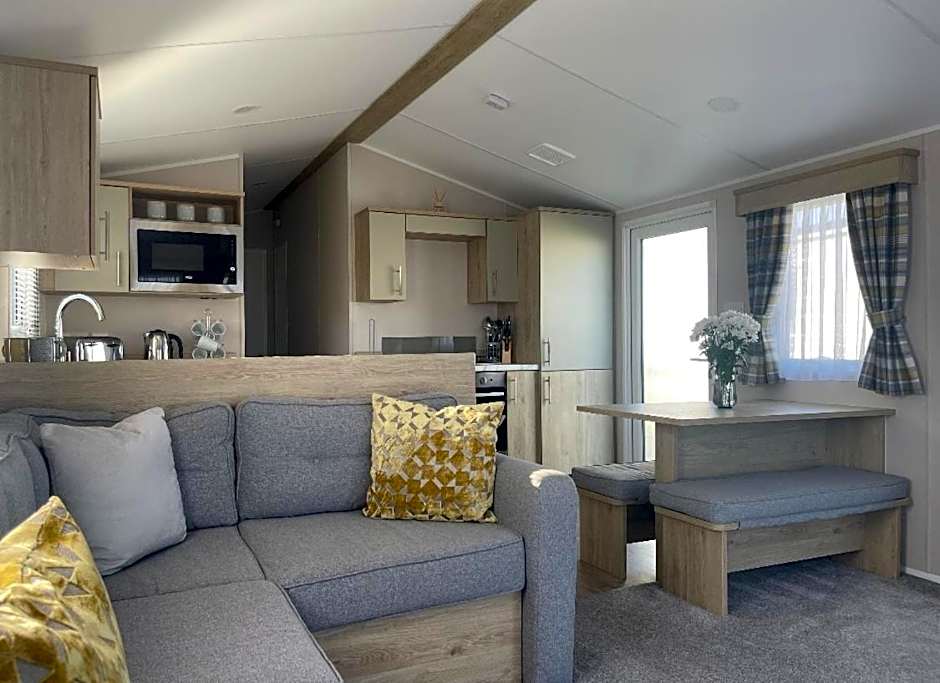 Newperran 102 - 2 Bedroom Country & Valley View Caravan