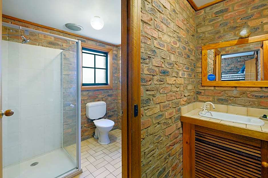 The Settlement Historic Hotel