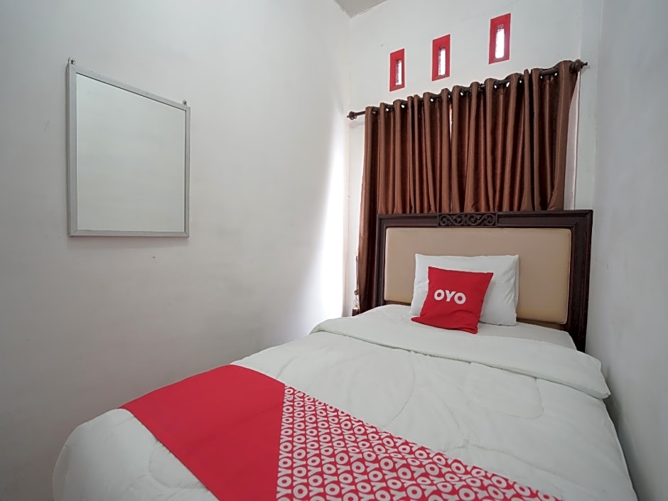 OYO 90645 Karisma Residence