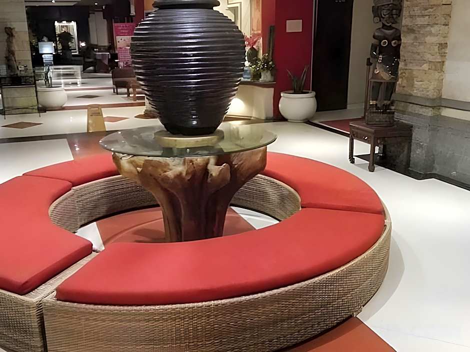 Super OYO Townhouse Oak Maxi Hotel Legian