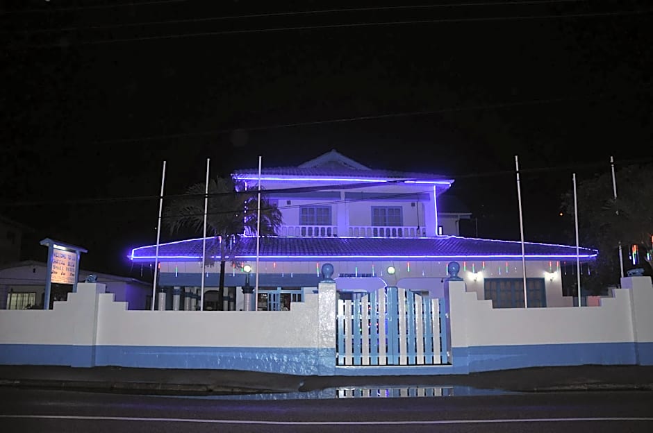 Le Chateau Bleu Hotel