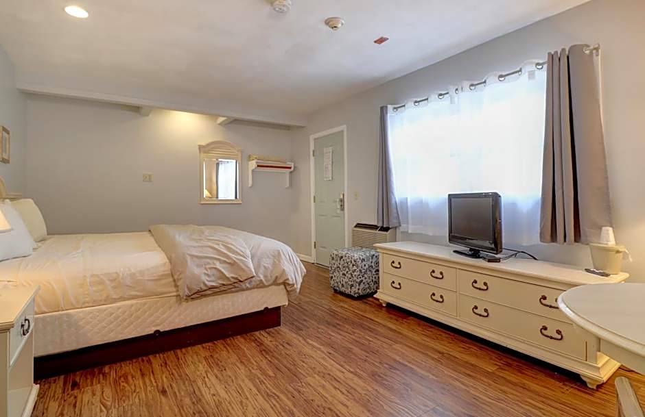 Hamilton Village Inn